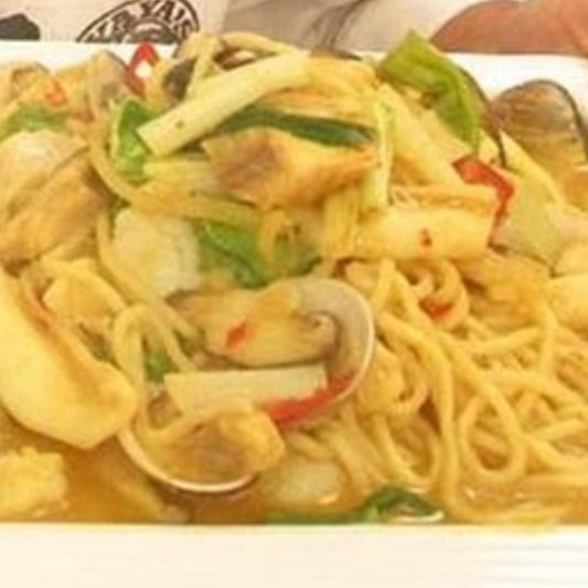 tallarines con mariscos al curry