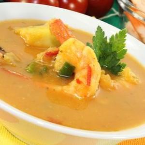 sopa tailandesa tom yam kum (mariscos)